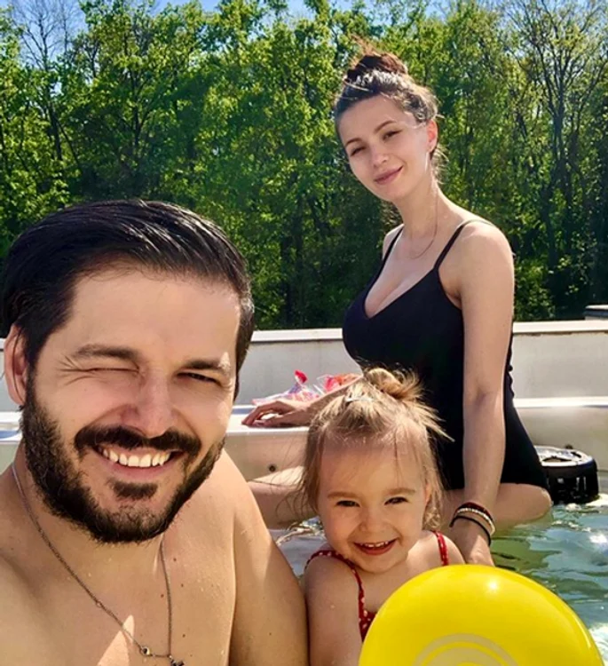 Anda Călin și Liviu Vârciu, în piscină cu fiica lor, Anastasia