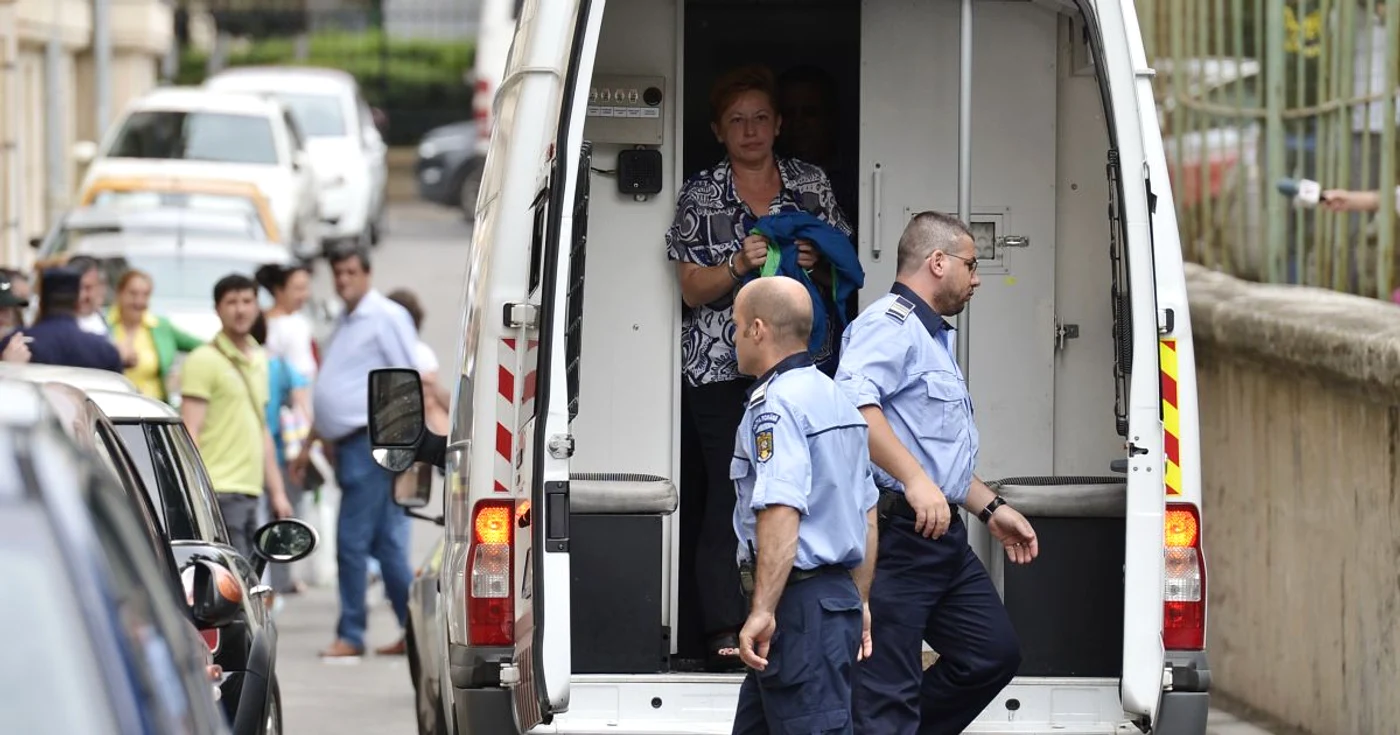 Judecătoarea Carmen Mladen rămâne în arest 