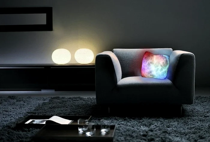 Perna "Moonlight" poate fi unul dintre cele mai speciale cadouri de Valentine’s Day pentru ea