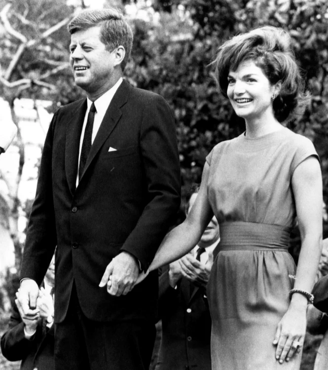 
    John Kennedy şi Jackie  