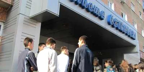 Elevii s-au înghesuit la cinema