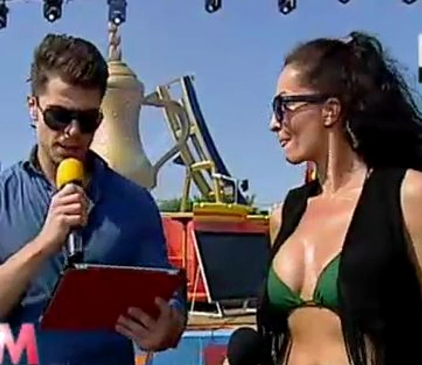 Mihaela Rădulescu face din nou audienţă cu sânii