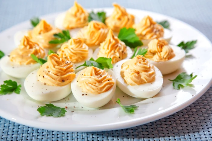 Ouăle umplute sunt un deliciu pentru toată familia de Paște / foto: arhiva