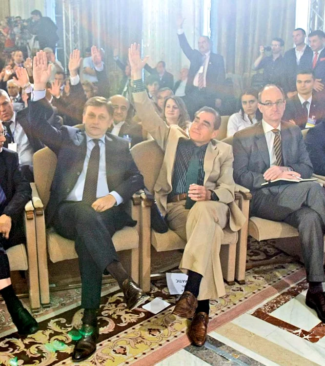 Iulie 2014: PNL a votat fuziunea cu PDL.  Roman a fost prezent la congres