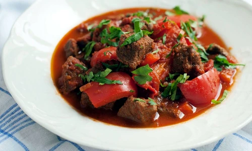 tocana de vita cu legume jpeg