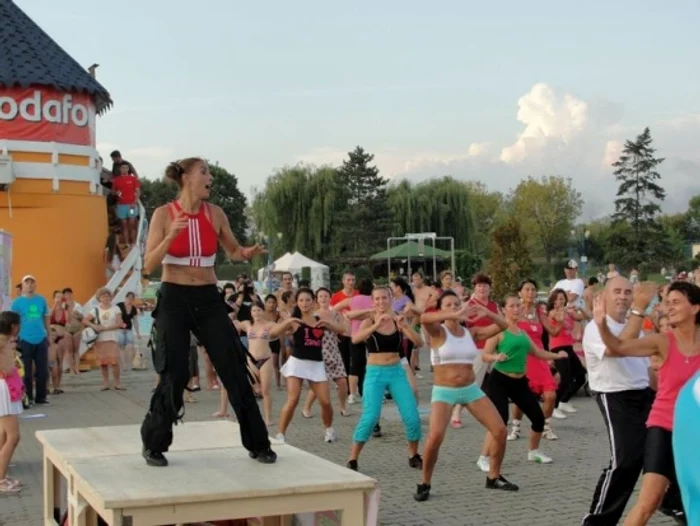 Tot mai mulţi mureşeni participă la antrenamentele de Zumba şi Tae Bo