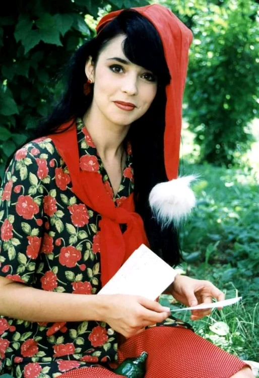 Așa arăta Andreea Marin, la vârsta de 20 de ani, când prezenta „Țara lui Piticot”