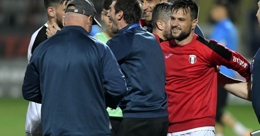 Un antrenor la modă din Superligă și-a anunțat plecarea. Este pe lista scurtă a Rapidului
