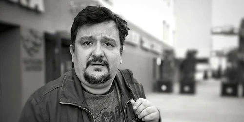 Actorul Marius Rizea pe stradă   arhiva personala jpeg