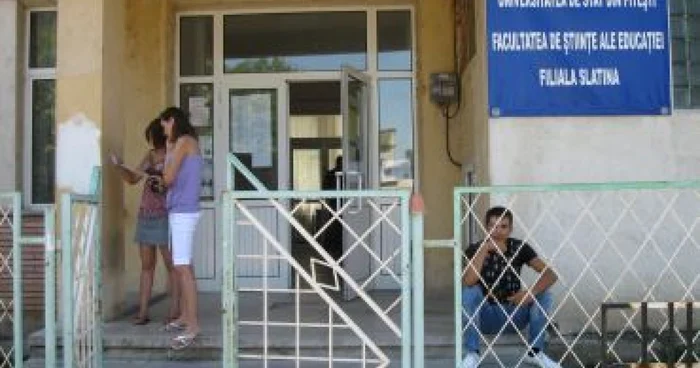 Slatina: Au început înscrierile la facultate