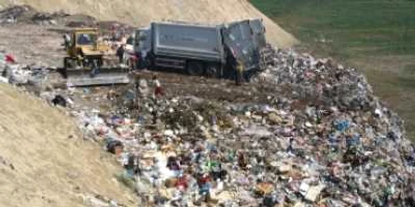 Bacău: Se inventariază gropile de gunoi ale județului