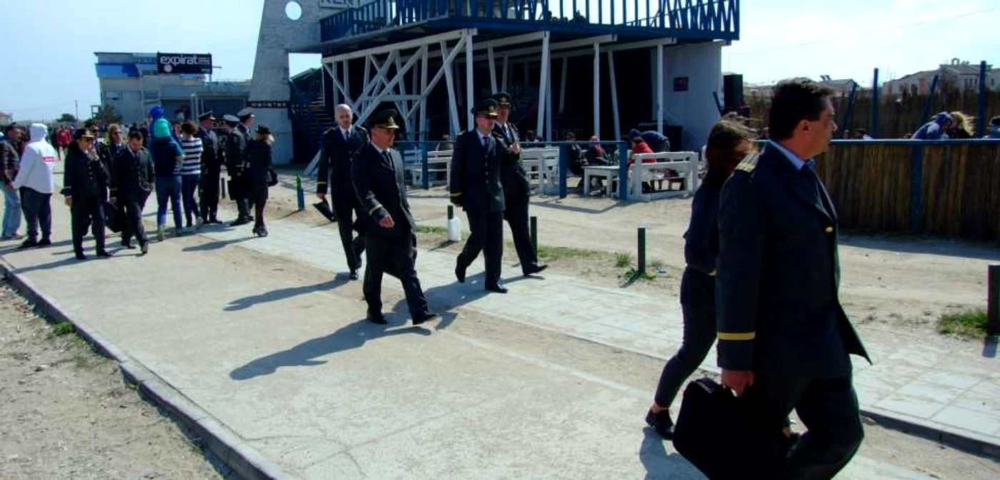 Inspectorii ANAF au descins la malul mării. FOTO: Sînziana Ionescu