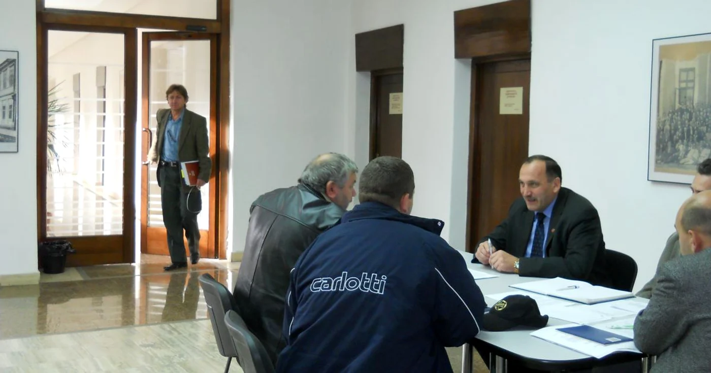 Angajaţii primăriei vor avea cartele de acees către birourile din clădire 