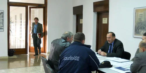 Angajaţii primăriei vor avea cartele de acees către birourile din clădire 