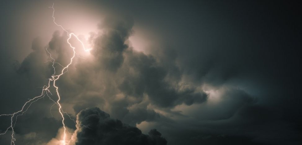 Schimbare radicală a vremii: Lista județelor care intră sub cod portocaliu de vijelii și grindină