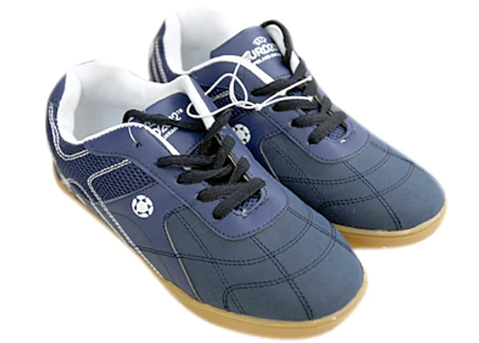 Adidaşi –  65 lei Magazin  Carrefour