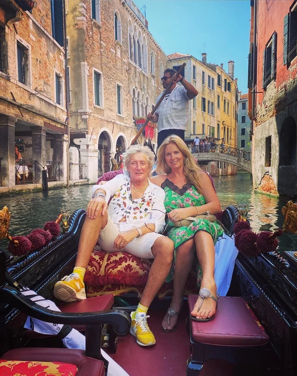 
    Rod Stewart, un gentleman desăvârșit  în timpul plimbării prin VenețiaFoto: Instagram  