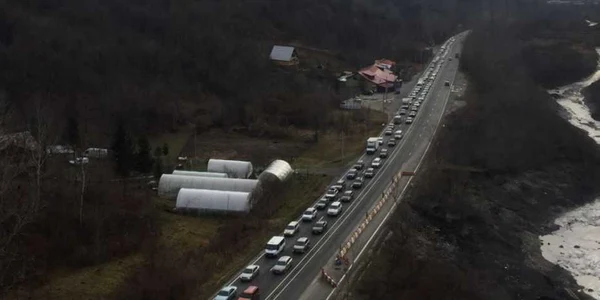 aglomeratie - trafic - coloana masini spre munte - dn