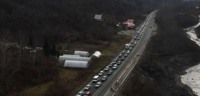 Pe Valea Prahovei s-au format coloane de maşini