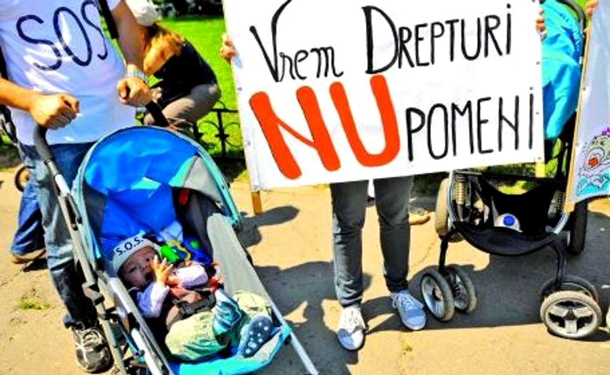 
    Mamele au ieşit în stradă  