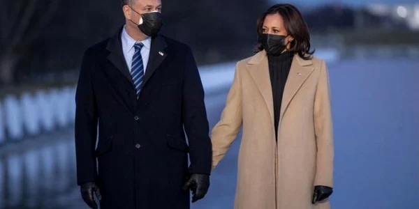 Kamala Harris si sotul ei Doug Emhoff FOTO EPA-EFE