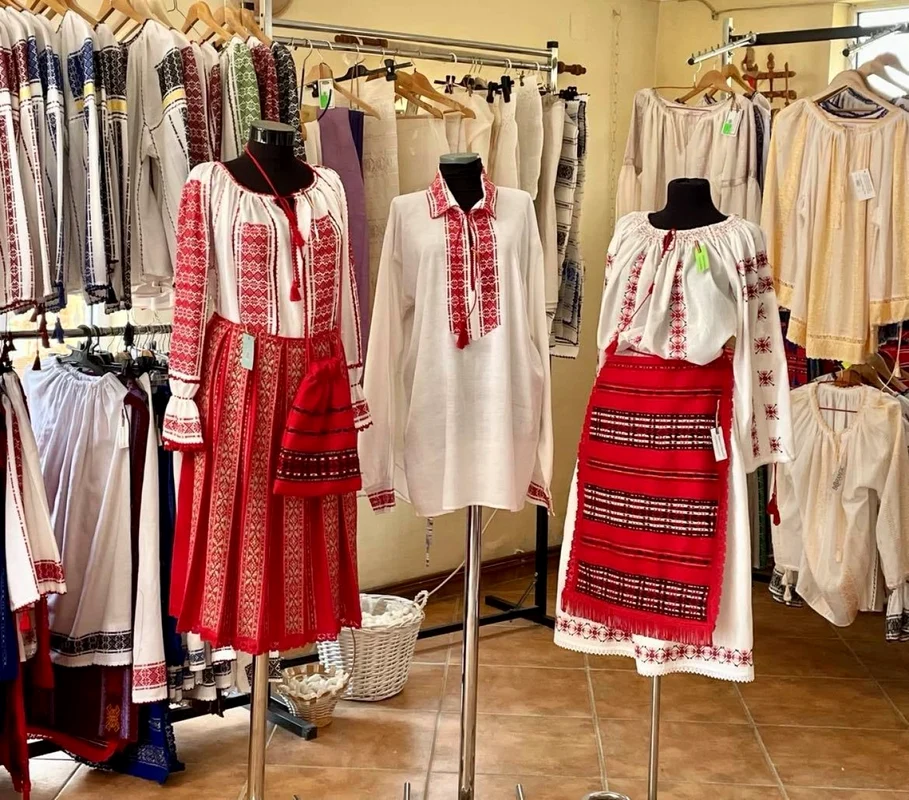 Atelierul Borangic Niculescu din Stoeneşti - Vâlcea - zona de prezentare a produselor  Foto CNIPT Vâlcea 1
