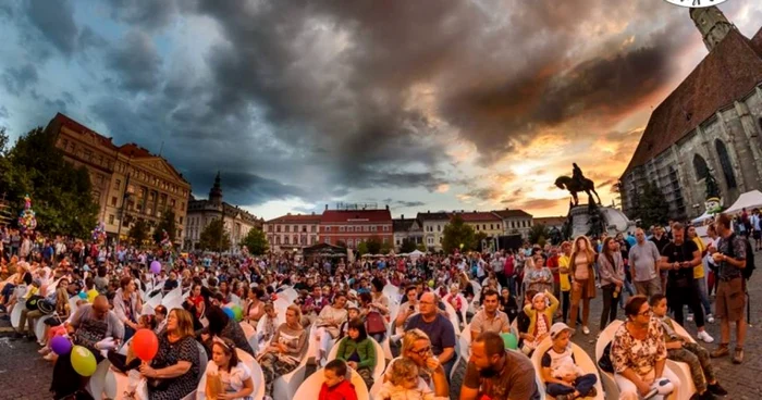 Piaţa Unirii a fost arhi-plină la evenimentele din cadrul festivalului. FOTO: Nicu Cherciu