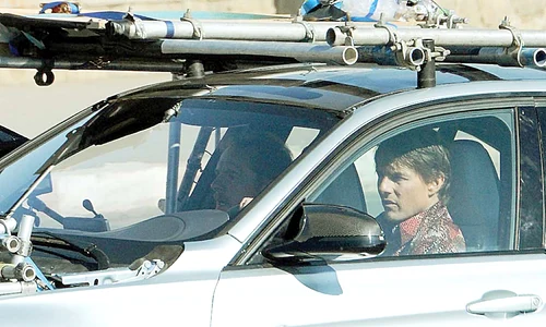 Starul îşi face  singur cascadoriile jpeg