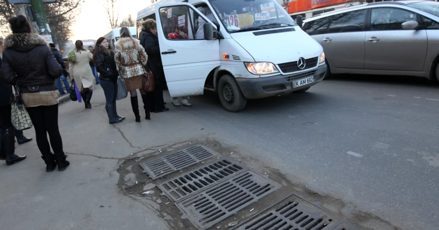 Transportatorii privaţi insistă să fie majorat tariful la călătoria cu microbuzul