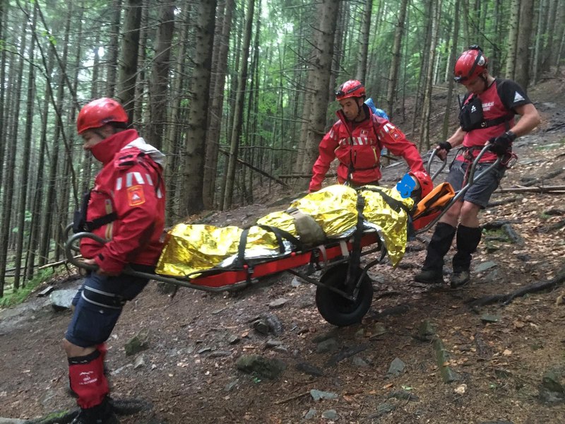 Epuizarea, echipamentul inadecvat şi ploile, „reţeta” accidentelor montane. „Îi vedem ţepeni de oboseală, abia se târăsc“