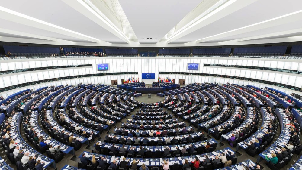 De ce și-ar dori cineva să ajungă europarlamentar? Spre exemplu, beneficiile financiare fabuloase per mandat + pensia