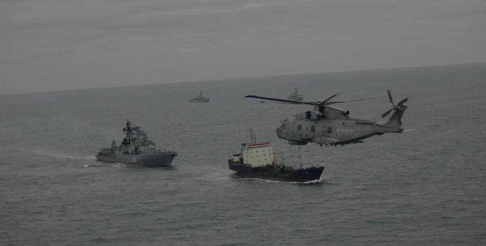 Marea Britanie îl avertizează pe Putin, după ce a detectat trei submarine rusești în apropierea cablurilor oceanice: „Vă vedem”