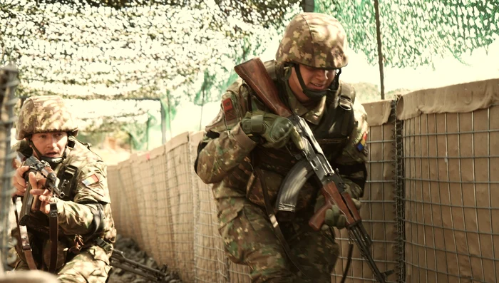 Soldati romani exercitiu nato Ministerul Apararii Nationale, Romania jpg