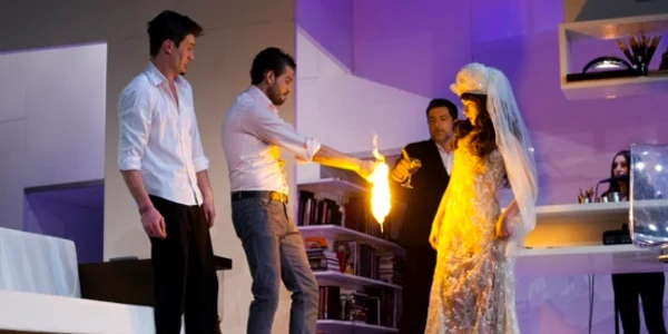 Spectacolul Năpasta de Radu Afrim la Teatrul Naţional Bucureşti Sursa news.ro