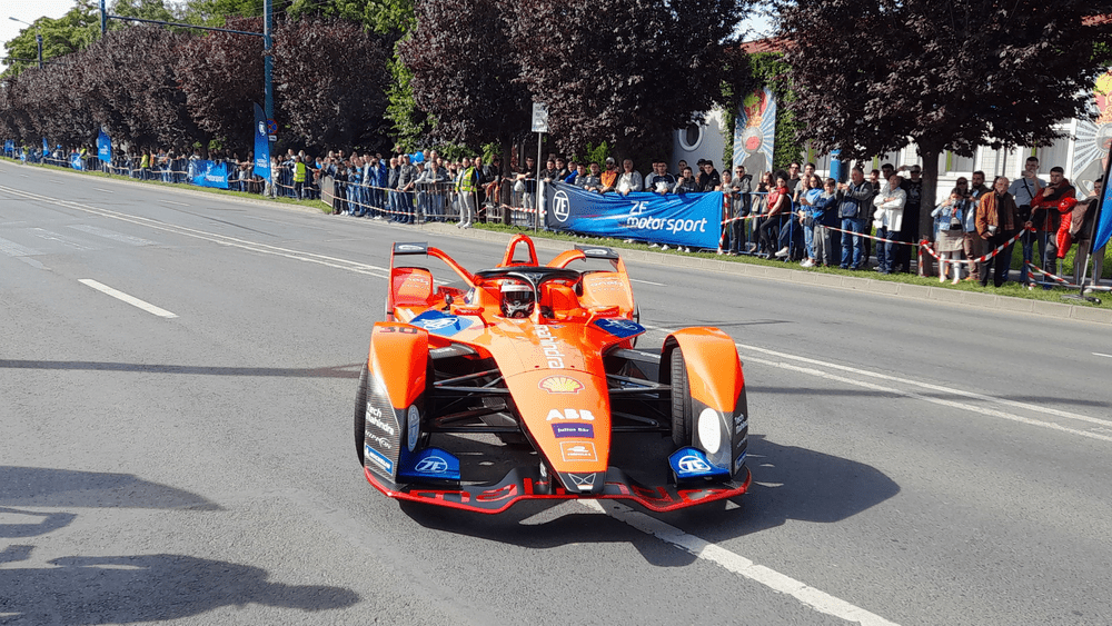 Prima mașină de Formula E în România. Bulevard din Timișoara închis pentru show-ul lui Nick Heidfeld 