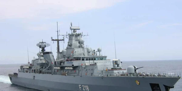 Fregatte Mecklenburg Vorpommern F218 jpg