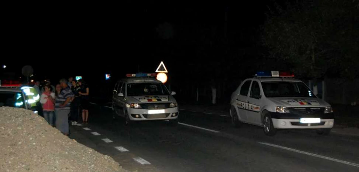 Şoferii trebuie să aibă răbdare până când drumul va fi deblocat FOTO Adevărul