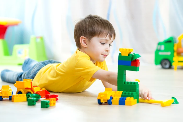 Copil jucându-se.FOTO Shutterstock