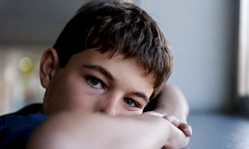 copil_singur_shutterstock 333625520 jpg