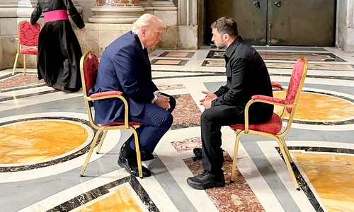 Donald Trump și Volodimir Zelenski au avut o discuție intensă la funeraliile Papei FOTO EPA EFE jpg