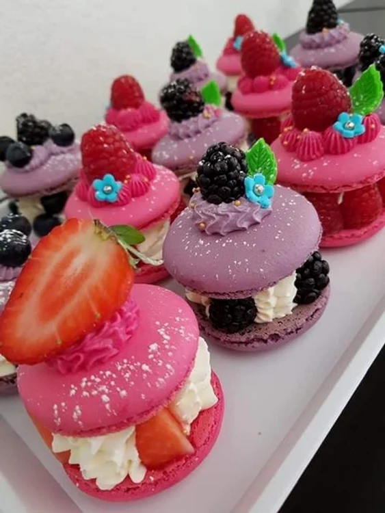 
    Macarons cu bezea italiană   
