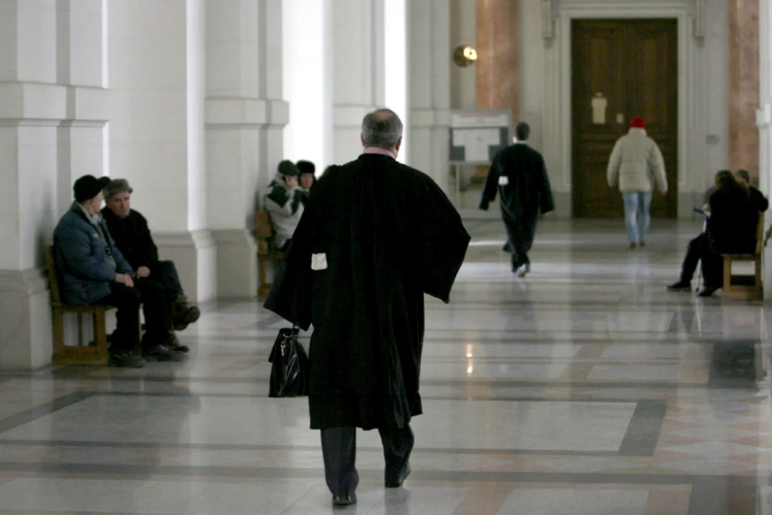 Un avocat din Prahova, cercetat pentru trafic de influenţă de DNA Ploieşti