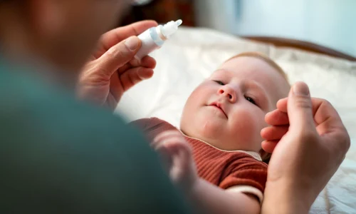 Lavaj nazal la bebeluși. FOTO parents.com