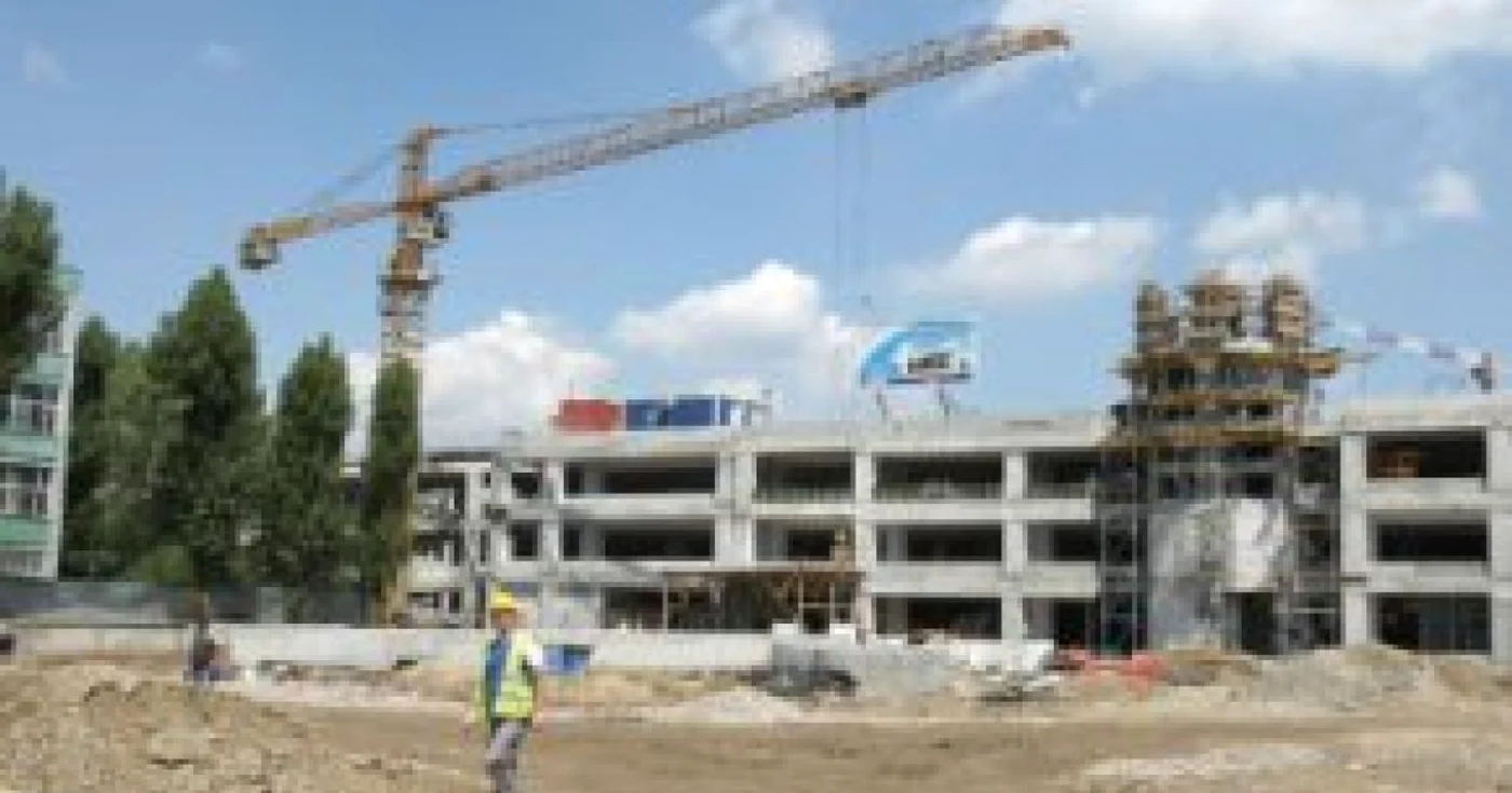 Economy to drop strainedly in the 1st half