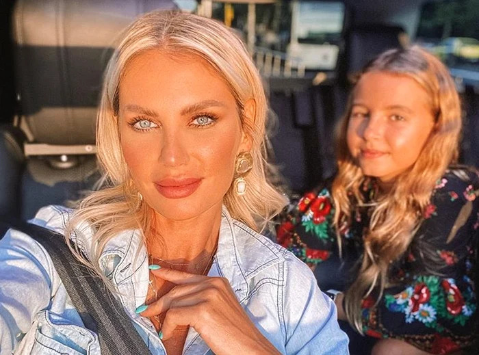 
    Andreea Bănică a ales școala online pentru Sofia, fiica eifoto: arhiva personală/Instagram  