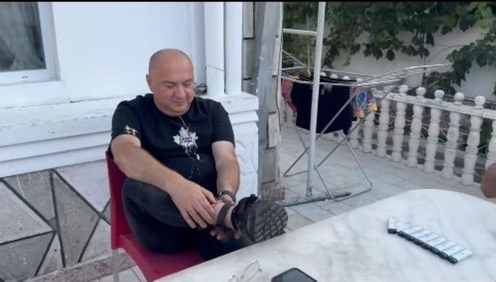 Leo de la Strehaia și verii săi, frații Mițuș, dosare penale după ce s-au ameninţat reciproc. „Am primit o brăţară la picior şi un telefon”