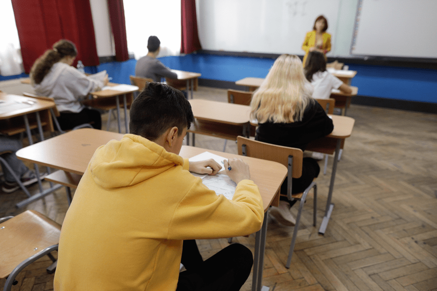 Dezastru la simularea Evaluării Naționale. Aproape jumătate dintre elevi au luat sub 5 la proba de Matematică