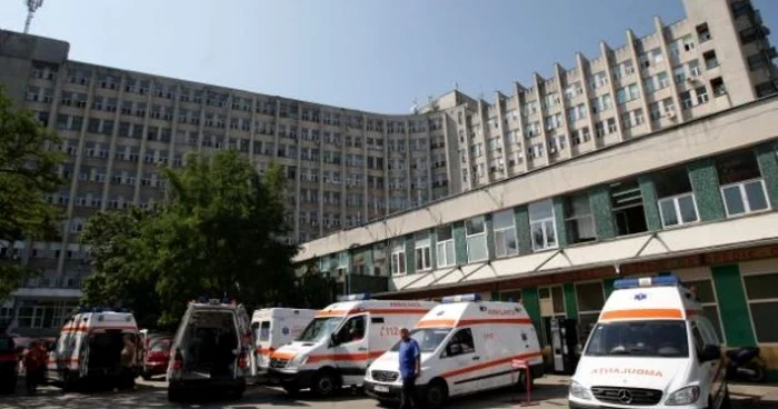 Conducerea spitalului i-a atenţionat pe angajaţi să nu parcheze maşinile în locul Ambulanţelor. 