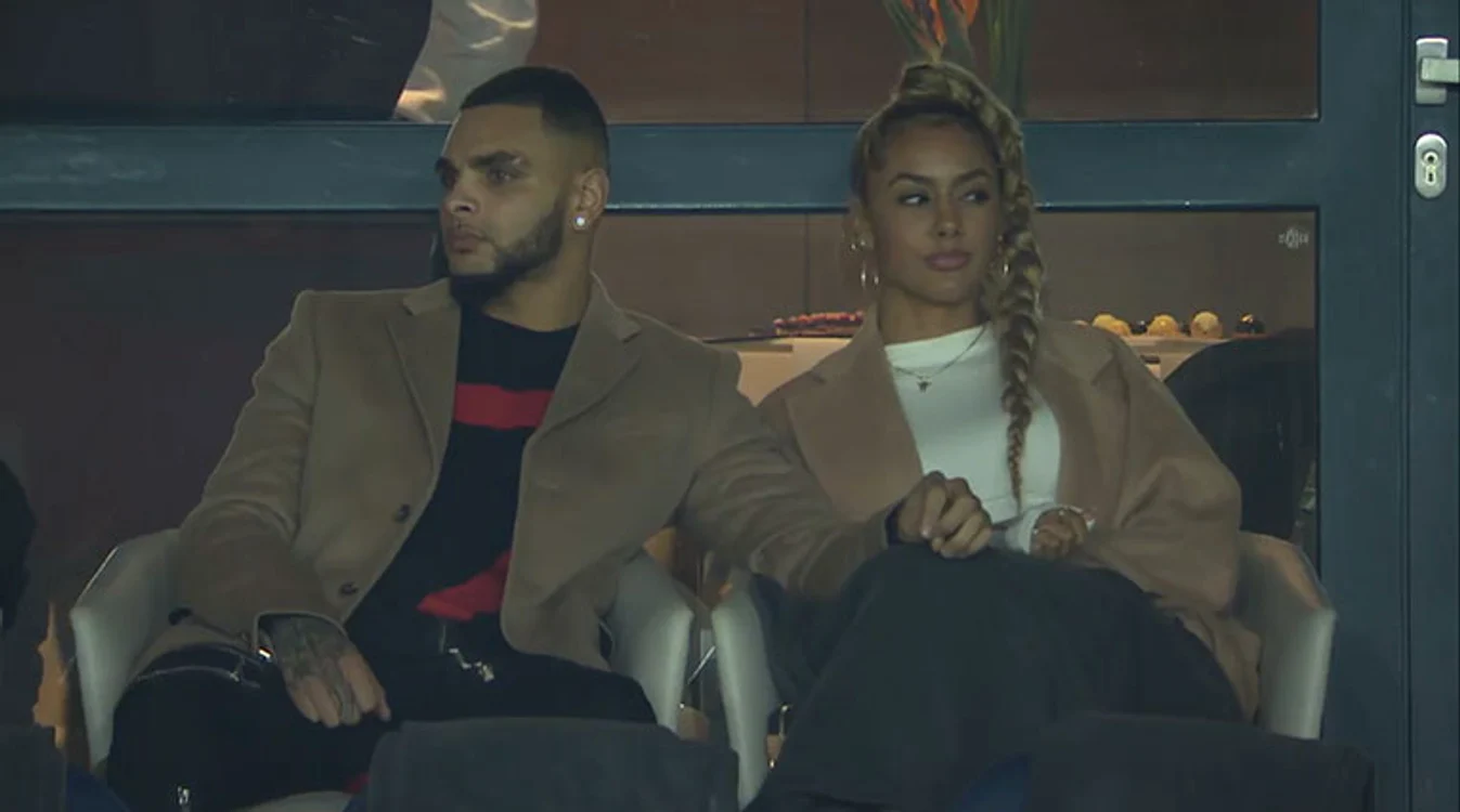 
    Kurzawa şi iubita sa misterioasă  