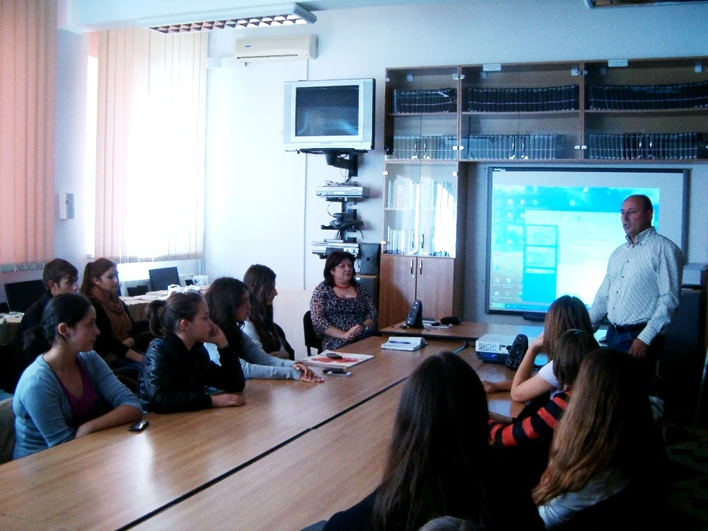 Elevii vor participa la seminarii de informare pentru a nu deveni victime. FOTO: ADEVĂRUL